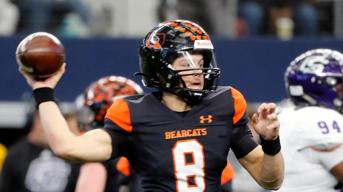 Aledo quarterback Hauss Hejny (8) returns for his senior season with the Bearcats.