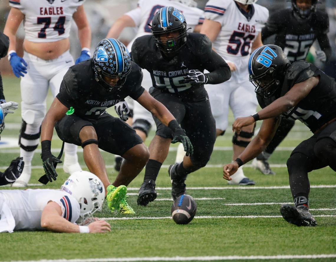 Players scramble for a fumble during the UIL 6A D1 Quarterfinals at Vernon Newsom Stadium in Mansfield, Texas, Saturday, Dec. 07, 2024.