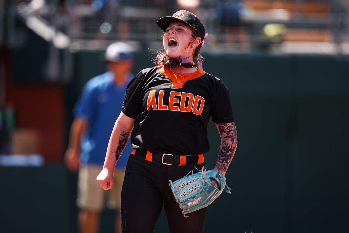 Aledo pitcher Tempe Perry (16) screams in celebration after a strikeout against Barbers Hill in the UIL Class 5A Division I state softball championship game at Red & Charline McCombs field in Austin, Texas, on Friday, May 29, 2026.