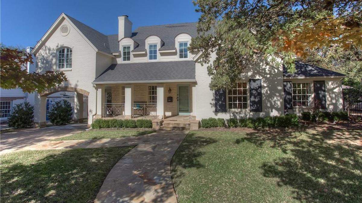 The home at 3720 Cresthaven Terrace is open Sunday, September 8 from 1 to 3 pm during Williams Trew’s Crestwood Crawl Open House Event.