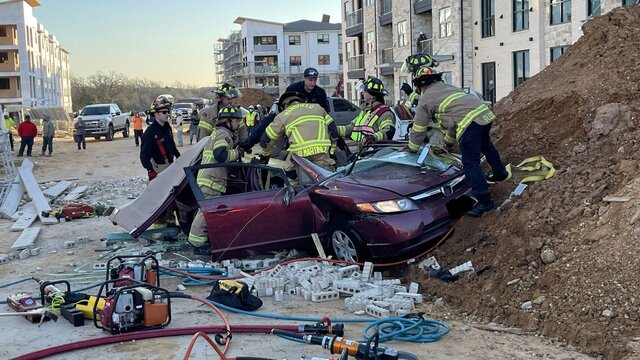 2 people hurt when scaffolding falls at TX construction site | Fort ...