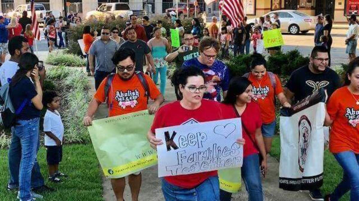 United Fort Worth United, un grupo de defensa de inmigrantes, comenzó a liderar un esfuerzo para recaudar fondos para personas indocumentados, sin seguro y desempleados.