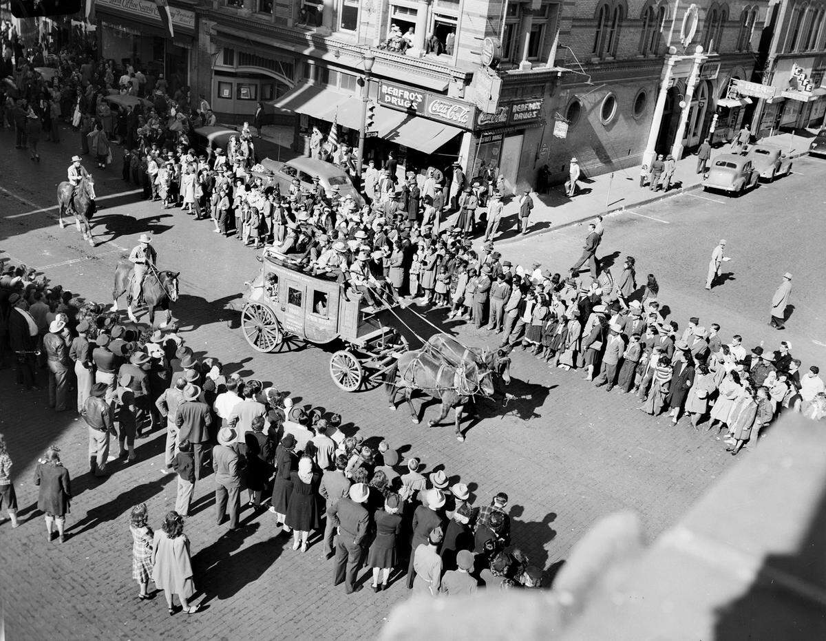 March 8, 1946: “Even as it was in the Western highwayman’s day, this stage coach in the Southwestern Exposition and Fat Stock Show parade Friday afternoon was ‘protected’ by a rifle-bearing rider.” A Renfro’s Drugs store is seen on the corner of the building.