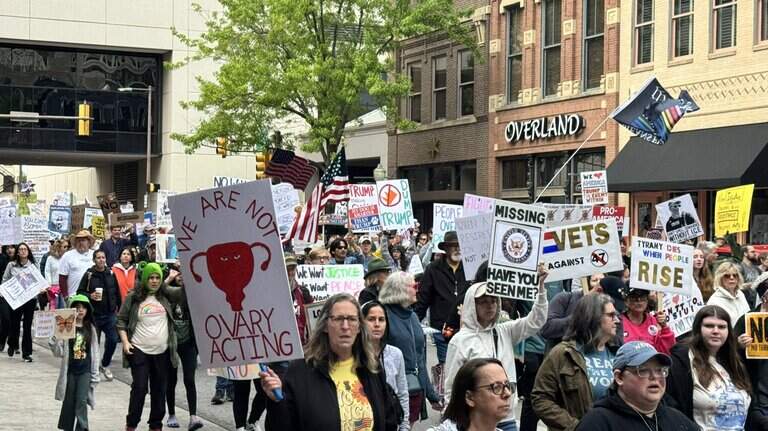 Hundreds march for “No Kings” protest in Fort Worth Saturday | Fort ...