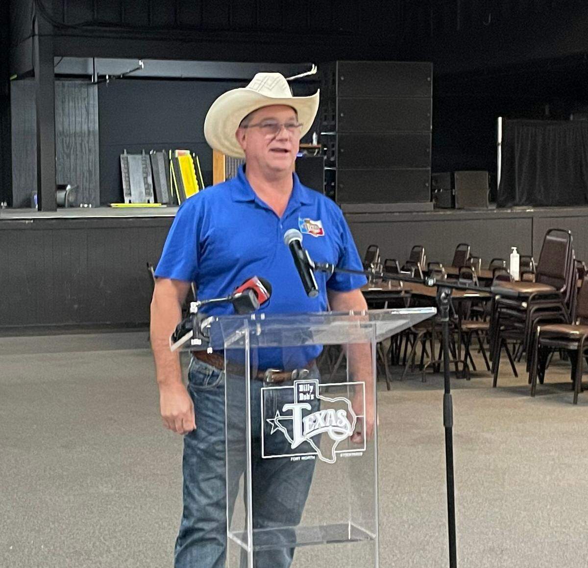 Marty Travis, general manager of Billy Bob’s Texas, announcing the completion of the renovations on Aug. 17, 2022.