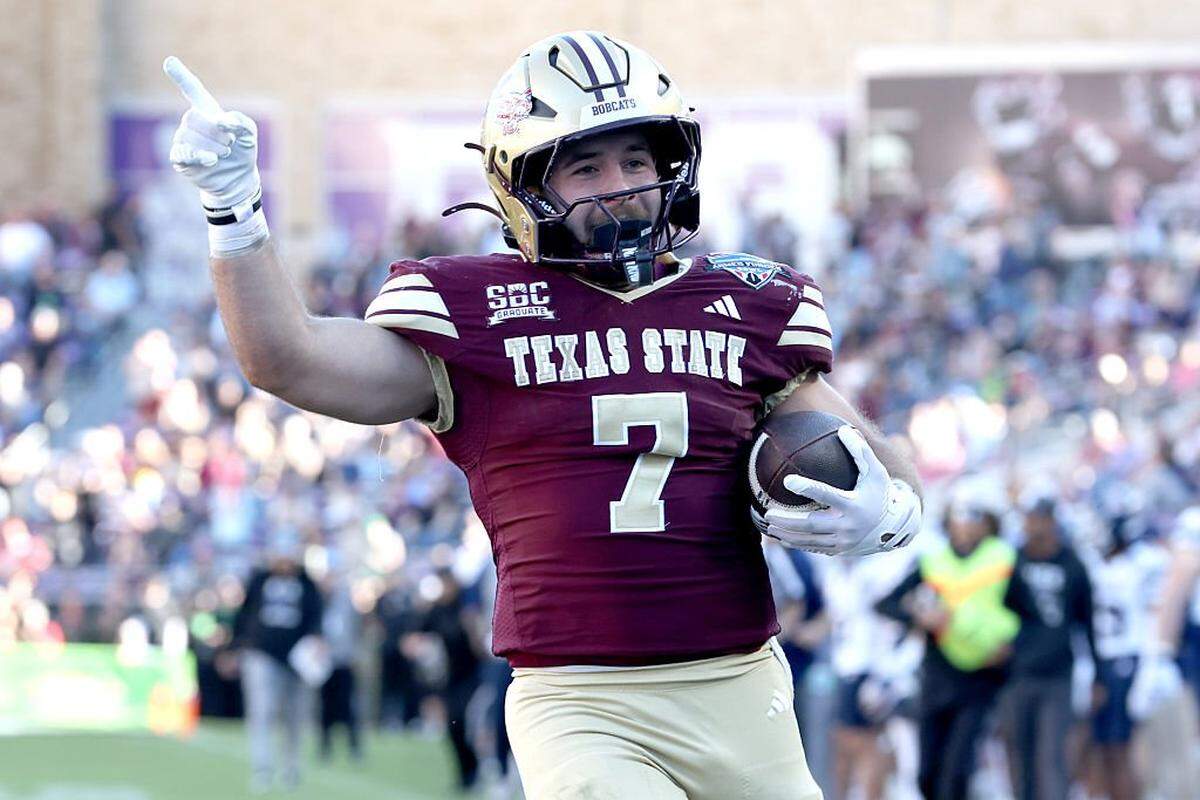 FORT WORTH, TEXAS - JANUARY 02: Lincoln Pare #7 of the Texas State Bobcats scores a touchdown against the Rice Owls during the second half of the 2026 Lockheed Martin Armed Forces Bowl at Amon G. Carter Stadium on January 02, 2026 in Fort Worth, Texas. (Photo by Tim Heitman/Getty Images)
