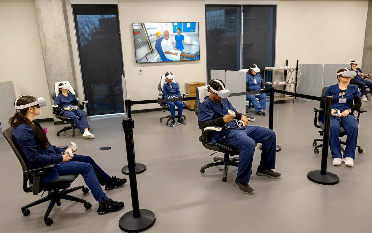 Nursing students at the University of Texas at Arlington use virtual reality to learn. 