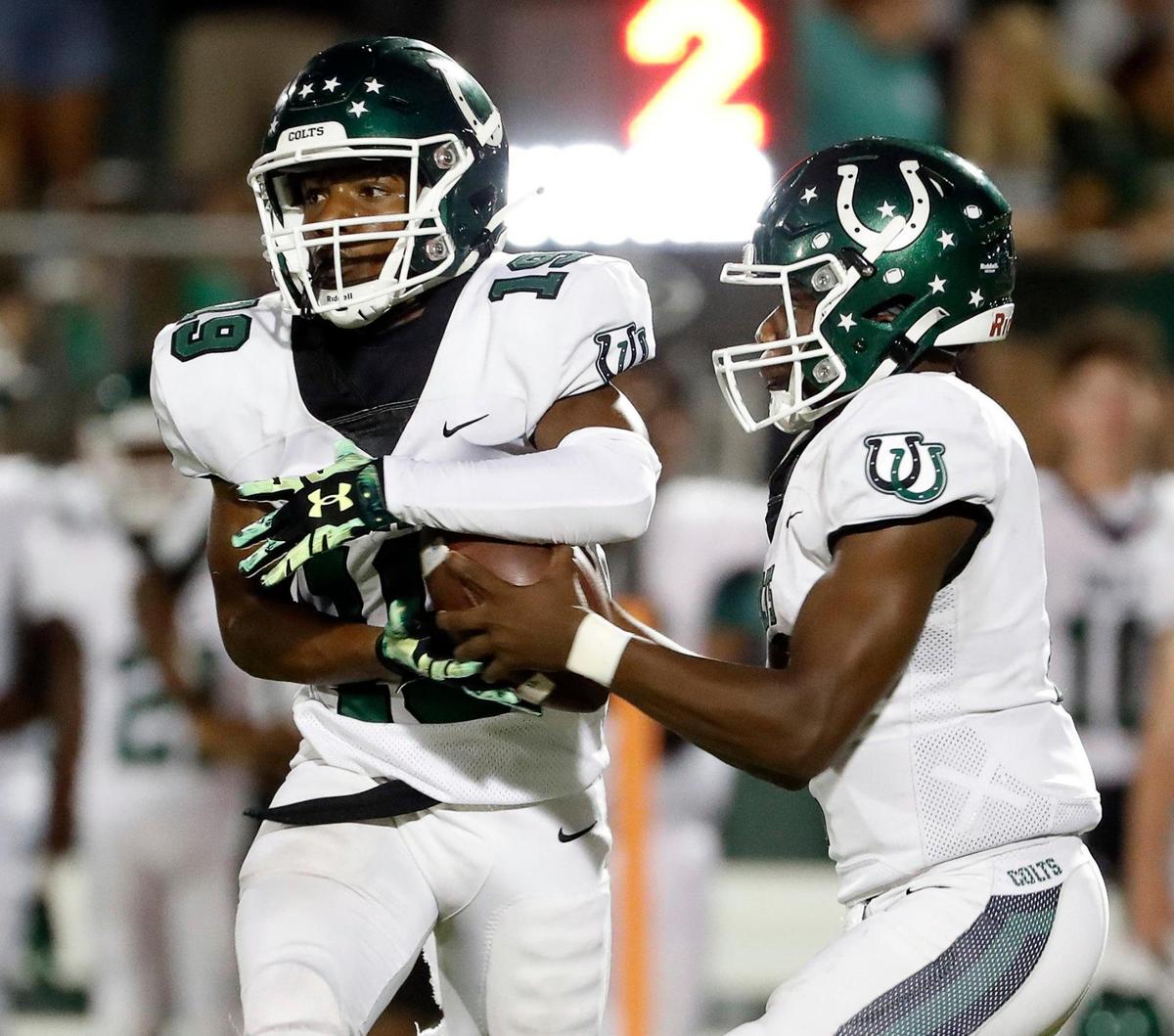 Arlington quarterback Sam Semi pulls the ball back from running back Semaj Green for a keeper in the second half of a high school football game at Keller ISD Stadium in Keller, Texas, Thursday, Sept. 08, 2022. Keller Fossil Ridge defeated Arlington High School 39-34. (Special to the Star-Telegram Bob Booth)