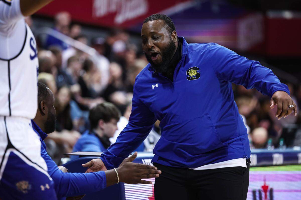 Mansfield Summit head coach Emund Prichett high-fives his assistant coach as the clock winds down in a Class 5A Division II state semifinal against Lucas Lovejoy on Tuesday at Moody Coliseum in Dallas.
