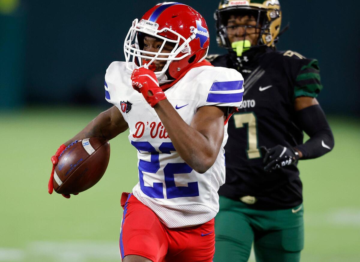Duncanville wide receiver Lontrell Turner (22) out runs DeSoto defensive back Lathan Adams (7) down the sidelines during the 6A division 1 quarterfinals at Globe Life Park in Arlington, Texas, Saturday, Jan. 02, 2021. Duncanville defeated DeSoto 56-28. (Special to the Star-Telegram Bob Booth)