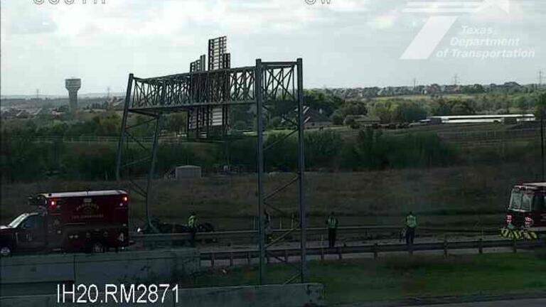 70-year-old woman dies in SUV rollover crash on I-20 in Tarrant County