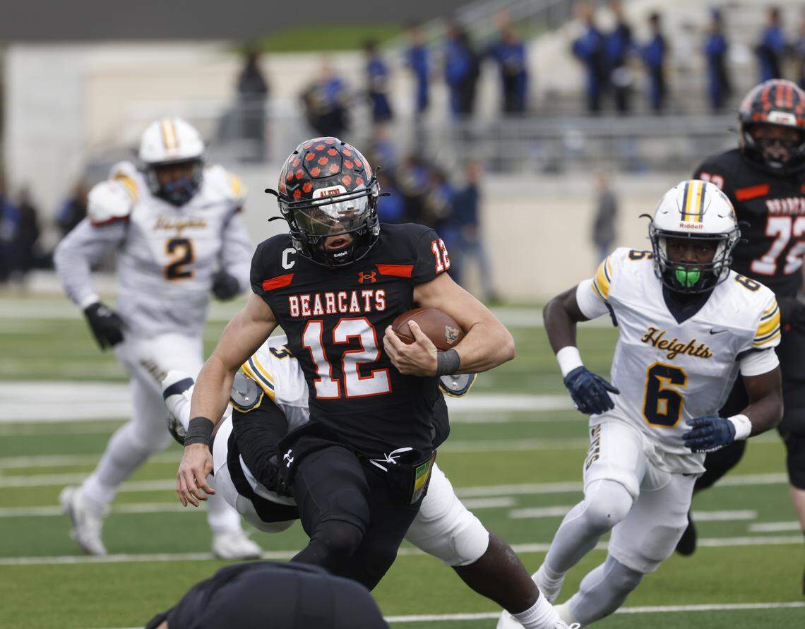 Aledo quarterback Lincoln Tubbs (12) runs through traffic and cuts up the middle for a touchdown against Fort Worth Arlington Heights during the first half of a UIL Class 5A Division I Regional on Friday Nov. 28, 2025 at Crowley ISD Multi-Purpose Stadium in Fort Worth, Texas.