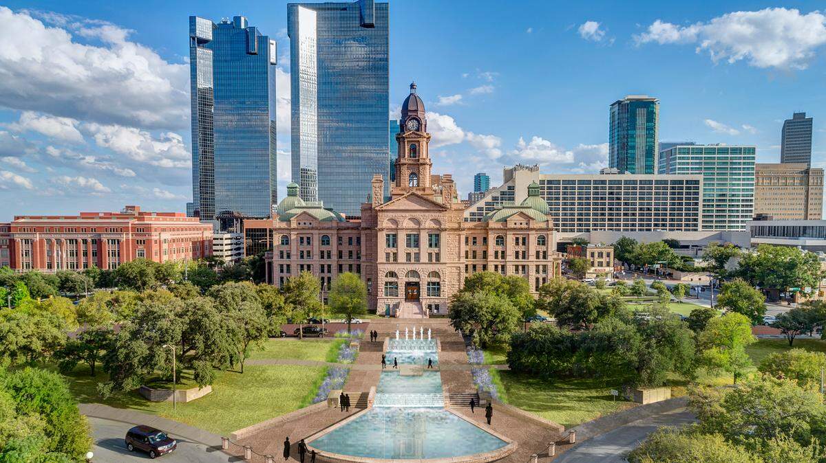 A $40 million plan to save Heritage Plaza in downtown Fort Worth would expand the park to include a riverfront landing and fountains on the Tarrant County Courthouse lawn.