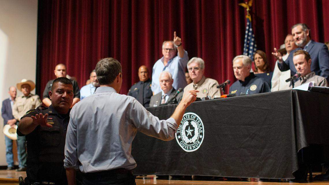 WATCH: Beto O’Rourke confronts Gov. Greg Abbott at Uvalde press conference