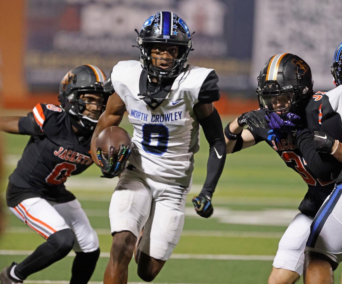North Crowley wide receiver Quentin Gibson (6) tallied 2,009 receiving yards in his senior year.