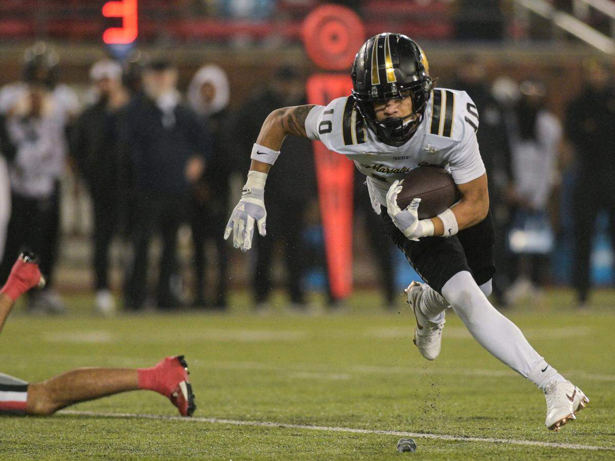 South Oak Cliff wide receiver Torrin Teague (10) runs down the field against Argyle during a Class 5A Division II state semifinal on Friday, Dec. 13, 2024 at Gerald J. Ford Stadium in University Park, Texas.