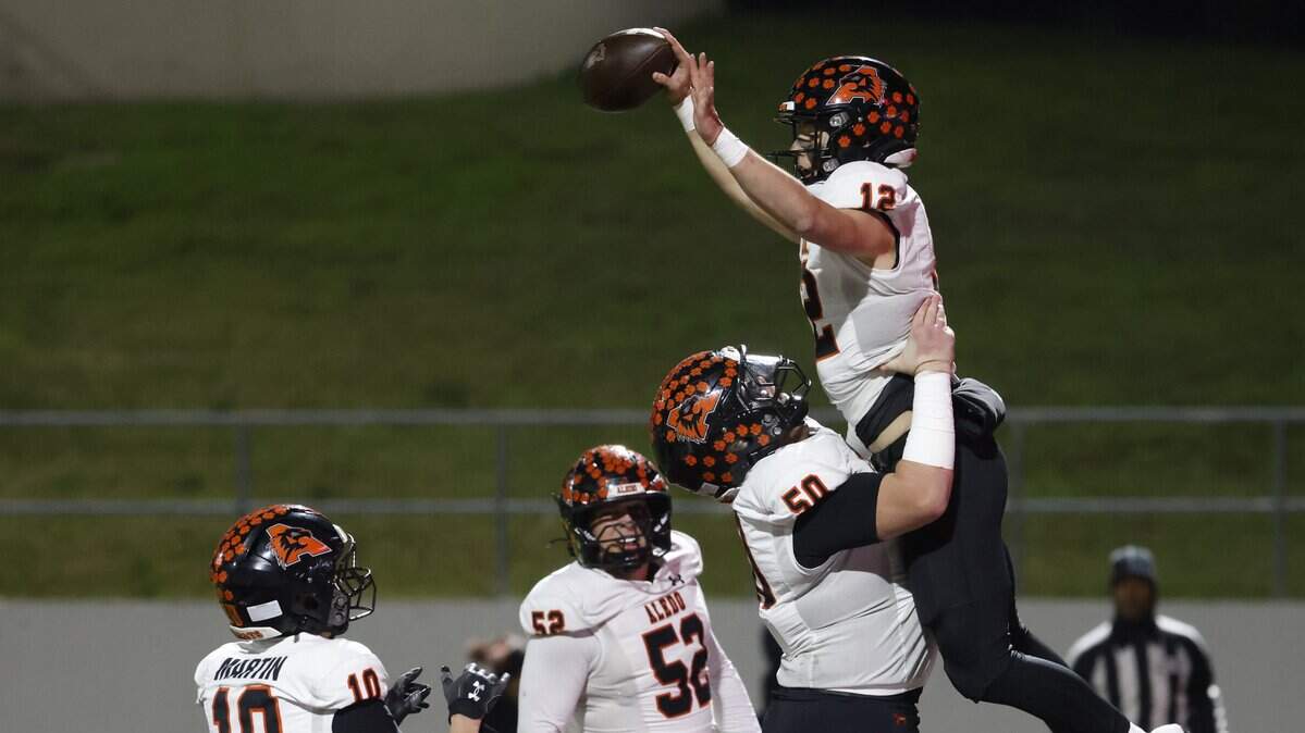 State-wide high school football UIL Semifinal pairings: See where and when teams will play on their march to AT&T Stadium.