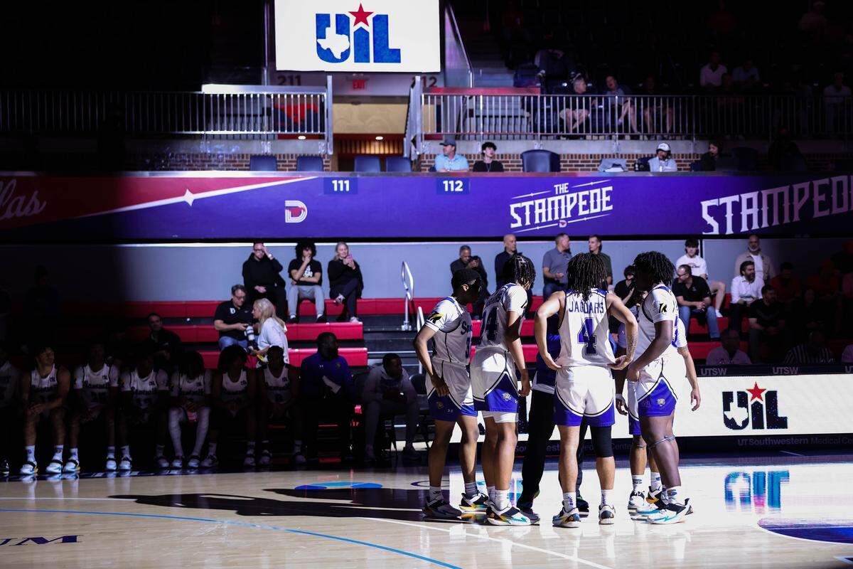 Mansfield Summit starters huddle with head coach Emund Prichett on the court before a Class 5A Division II state semifinal at Moody Coliseum in Dallas, March 10, 2026.