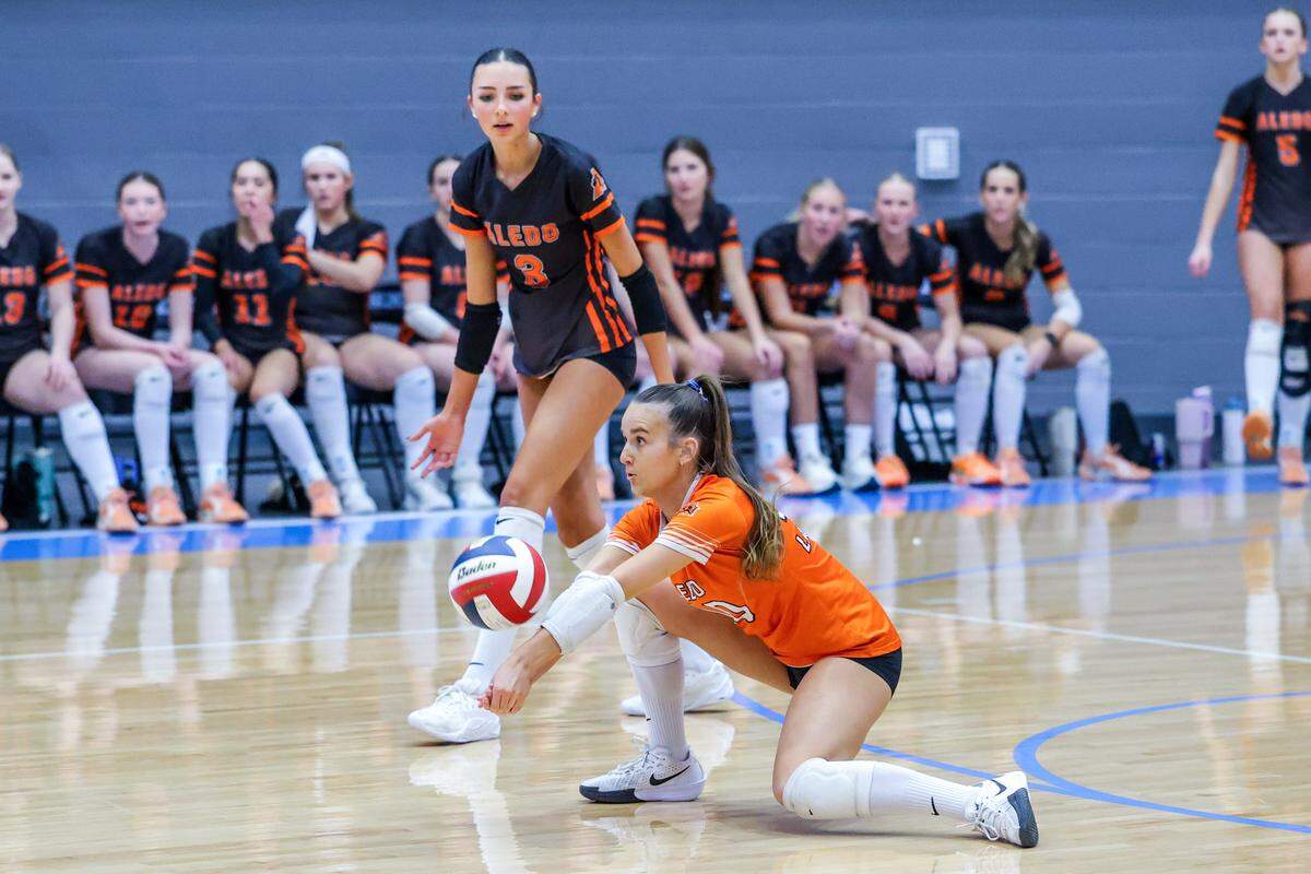 Aledo’s Karsyn Evans digs the ball in the match against Colleyville Heritage on Thursday.