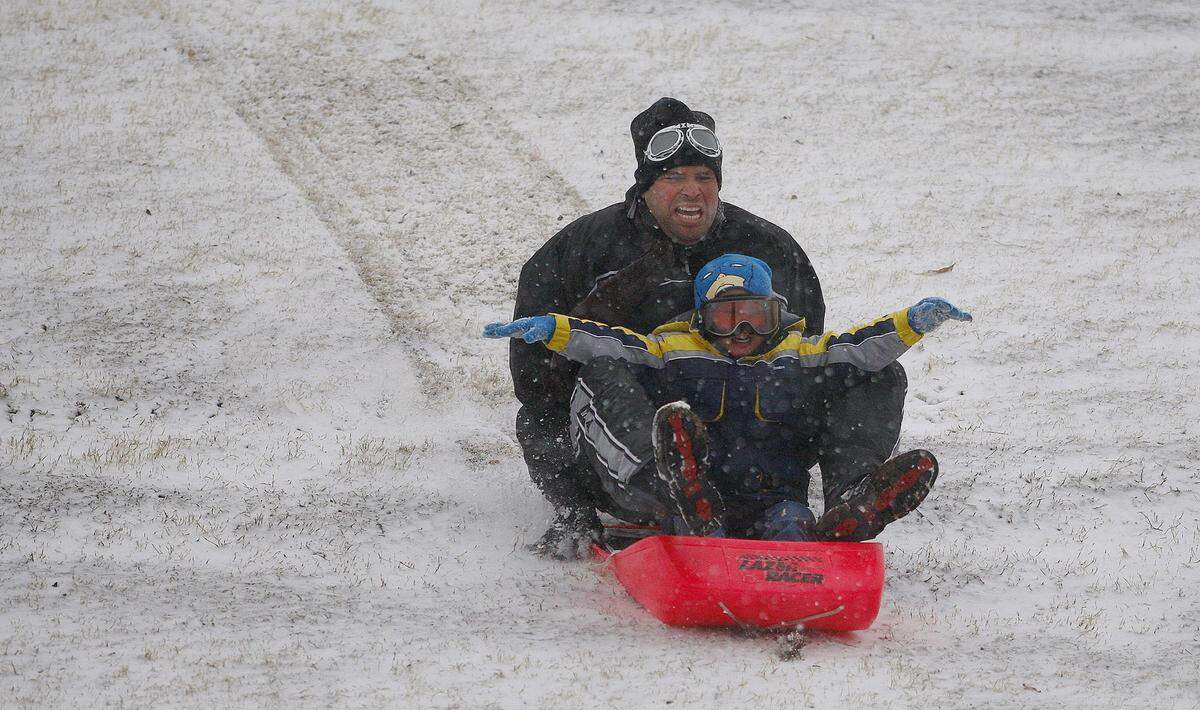 Lucas Martinez and his dad, Nick Martinez, hit the hill at Trinity Park in Fort Worth, Texas, for Christmas Day fun in the snow, Tuesday, December 25, 2012. (Ben Noey Jr./Fort Worth Star-Telegram/MCT)
