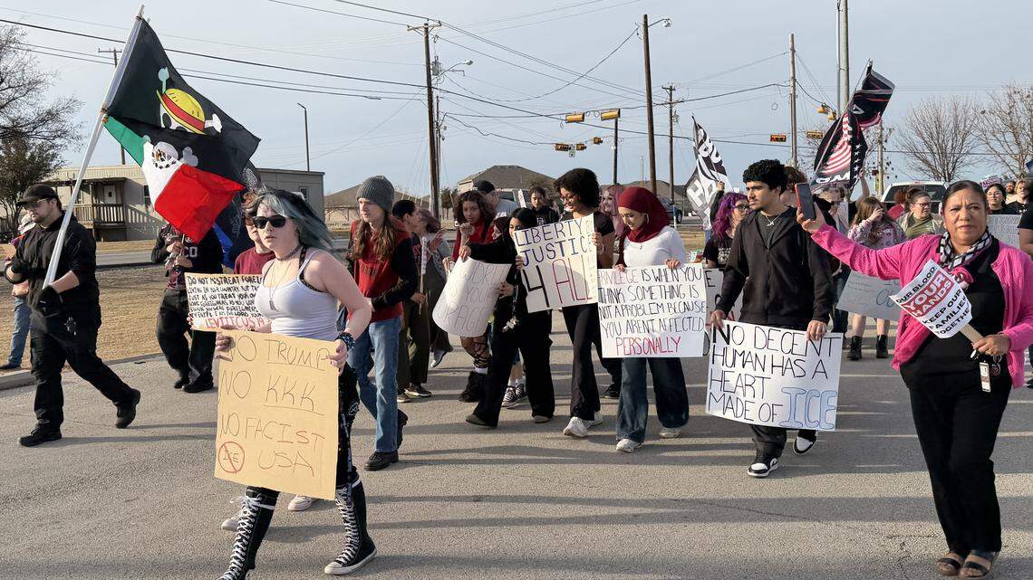 ‘ICE melts in Texas’: Saginaw Boswell students protest Tarrant ICE activity