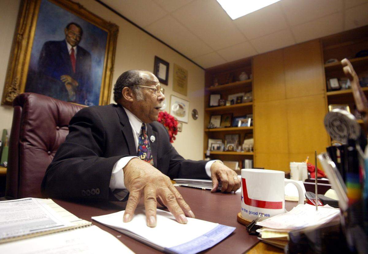 Arlington Mayor Elzie Odom in his office on Dec. 29, 2002. He planned to retire from his city office the following spring.