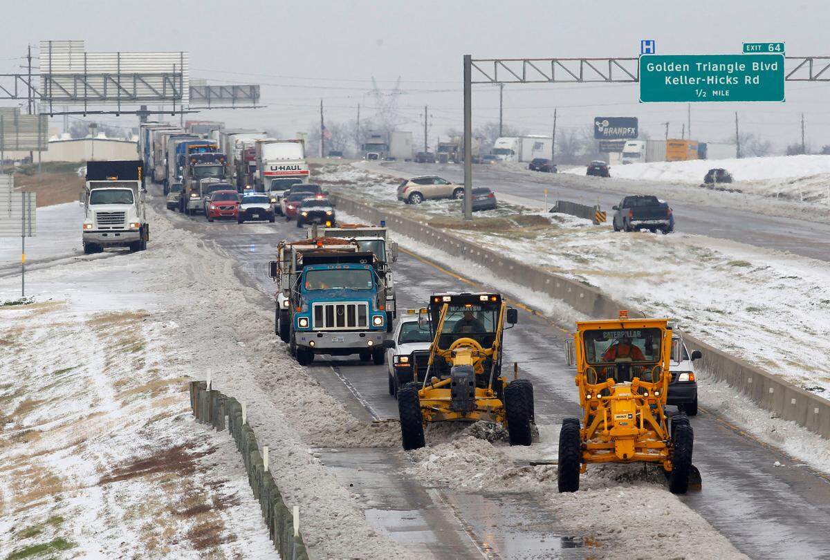 A TXDOT crew works to clear ice from the southbound lane of I-35W Sunday, December 8, 2013. (Star-Telegram/ Richard W. Rodriguez)