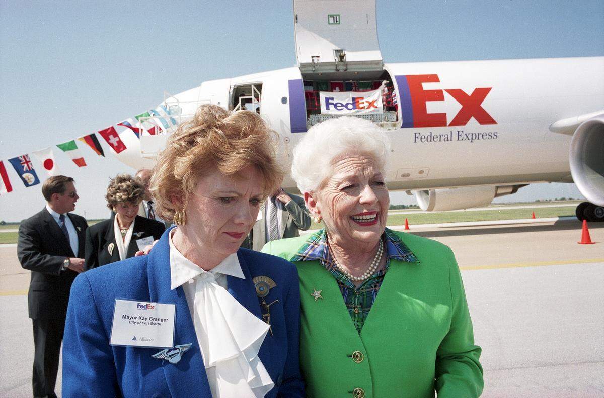 Oct. 4, 1994: FedEx broke ground on a $300 million sorting hub at Alliance Airport in Fort Worth that is expected to open in 1997 and employ about 600 workers. Mayor Kay Granger and Texas Gov. Ann Richards are pictured together at the event with a FedEx plane in the background.