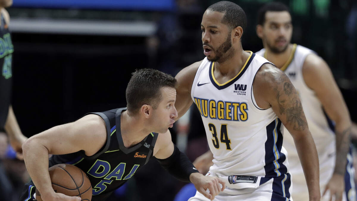 Devin Harris, right, guarding Mavericks guard J.J. Barea while with the Nuggets last season, is returning to his old team after signing with Dallas.