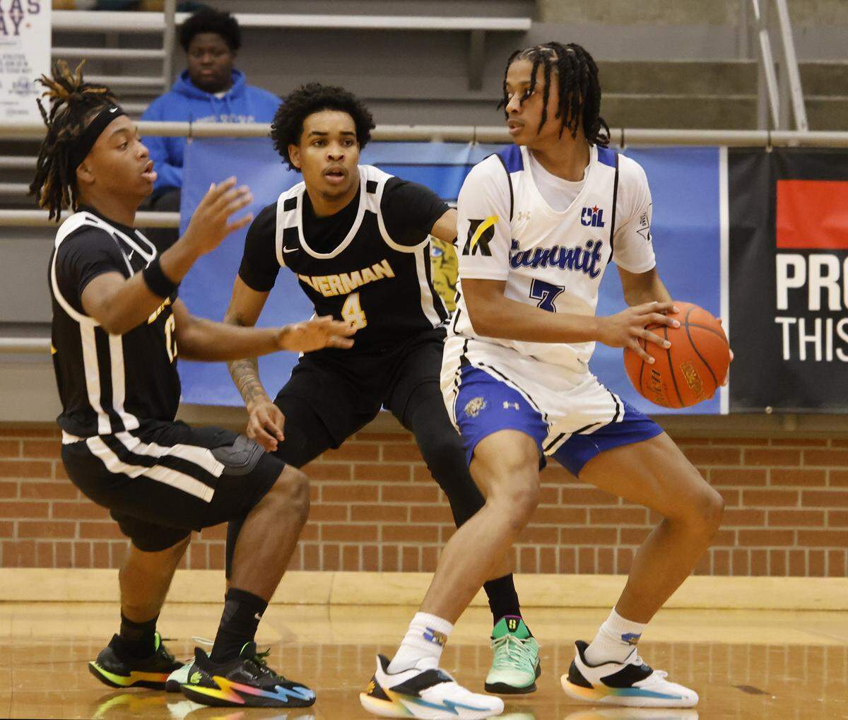 Mansfield Summit guard David Bardere (3) gets doubled by Everman guards Princton Roberts (12) and Jamariee Brown (4) during the first half of a UIL boys basketball game between Everman and Mansfield Summit at Summit High School in Mansfield, Texas, Thursday Jan. 22, 2026