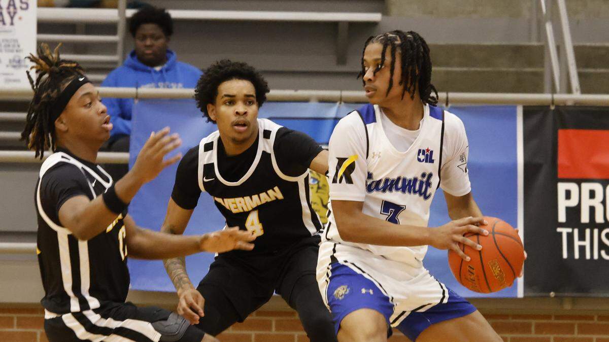Mansfield Summit guard David Bardere (3) gets doubled by Everman guards Princton Roberts (12) and Jamariee Brown (4) during the first half of a UIL boys basketball game between Everman and Mansfield Summit at Summit High School in Mansfield, Texas, Thursday Jan. 22, 2026