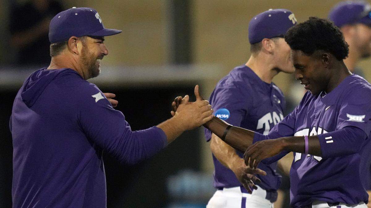 TCU baseball coach Kirk Saarloos, left, congratulates Tre Richardson after the Horned Frogs beat Indiana State in the Super Regional. The Horned Frogs begin College World Series play on Friday.