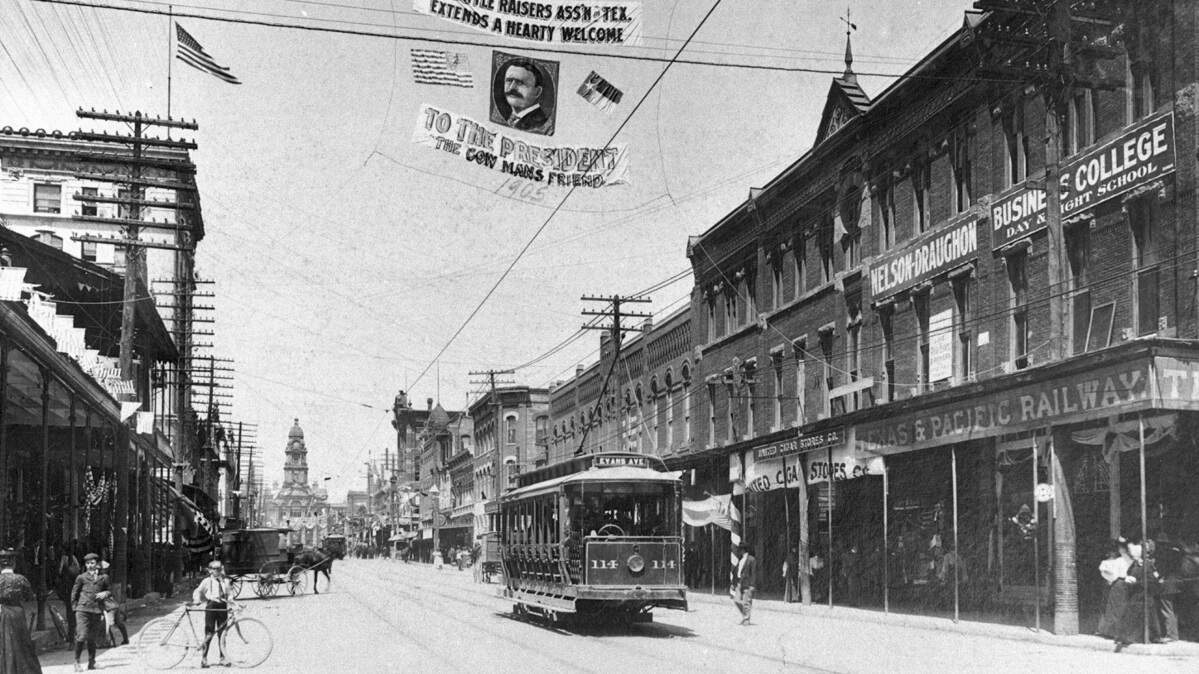 An Evans Avenue streetcar heads south on Main Street in Fort Worth in 1905. Note the web of overhead lines that provided power to the electric streetcars.