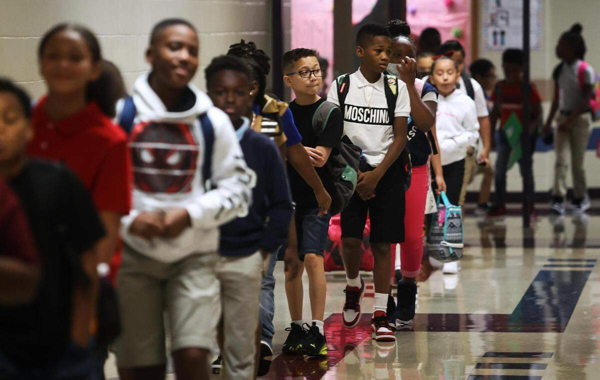 Students move through a hall to their first class of the day at Townley Elementary in Everman on Wednesday, August 10, 2022. Everman ISD serves a growing area south of Fort Worth and is on a five-day week schedule.