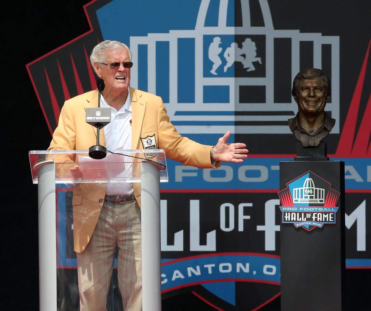 Dick Vermeil speaks after unveiling his bust during the Pro Football Hall of Fame Enshrinement at Tom Benson Stadium in Canton on Saturday, August 6, 2022. Dick Vermeil 0339