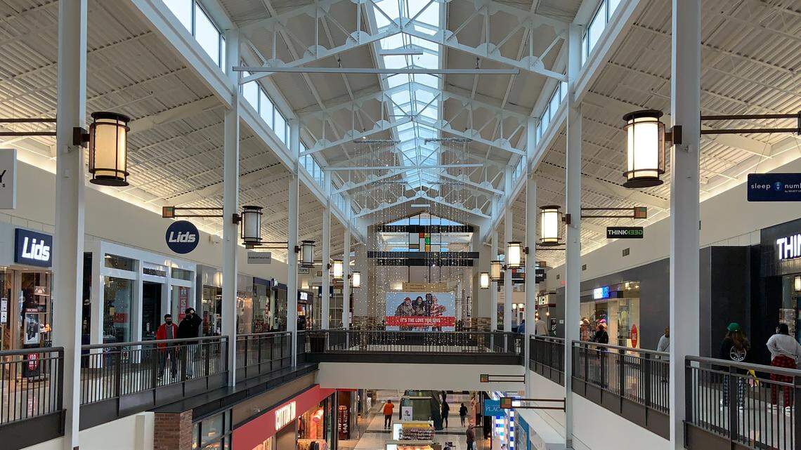 Multiple teenagers were arrested Saturday night after a fight broke out at The Parks Mall at Arlington, according to police.