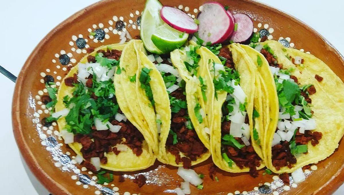 Mariachi’s Drive-In serves vegan or non-dairy street tacos at the same regular price.