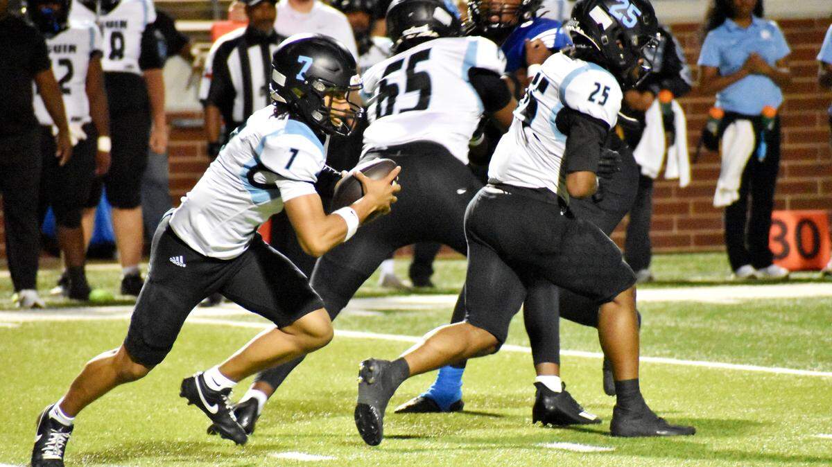 Arlington Seguin quarterback Chevy Andrews carries the ball in the first quarter of a Class 5A game against Mansfield Summit at Vernon Newsom Stadium on Thursday, Nov. 6, 2025.