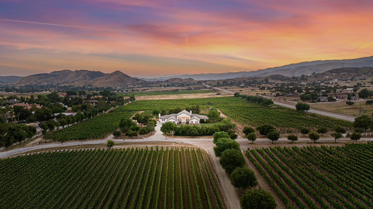 Many will recognize the famous Agua Dulce Winery from television shows.