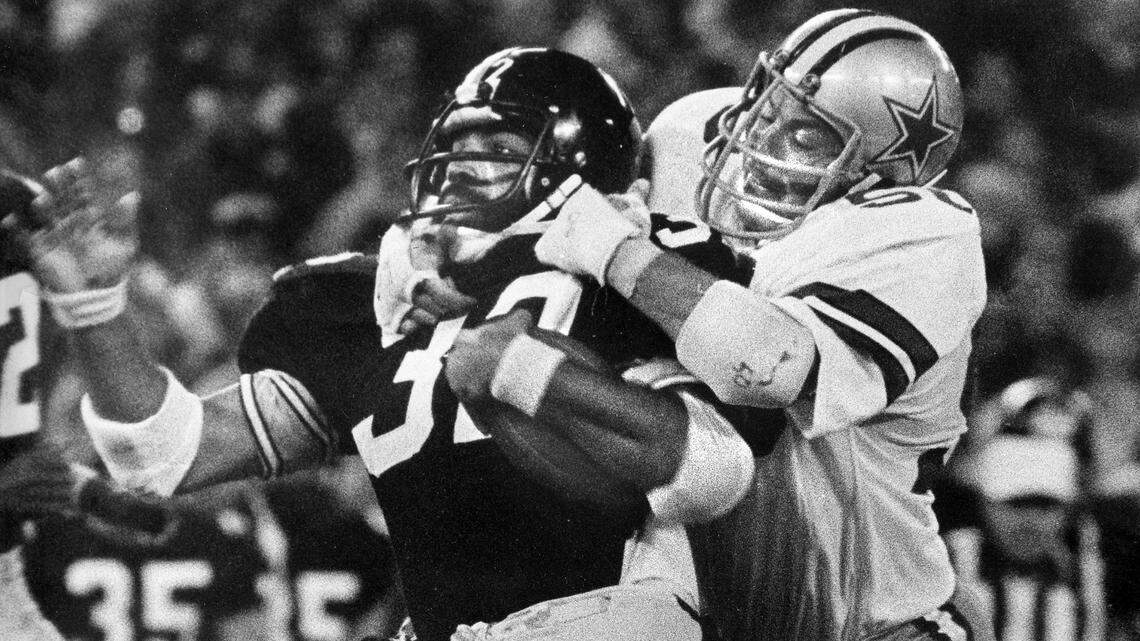 Dallas Cowboys linebacker D.D. Lewis got a stranglehold on Steelers running back Franco Harris.