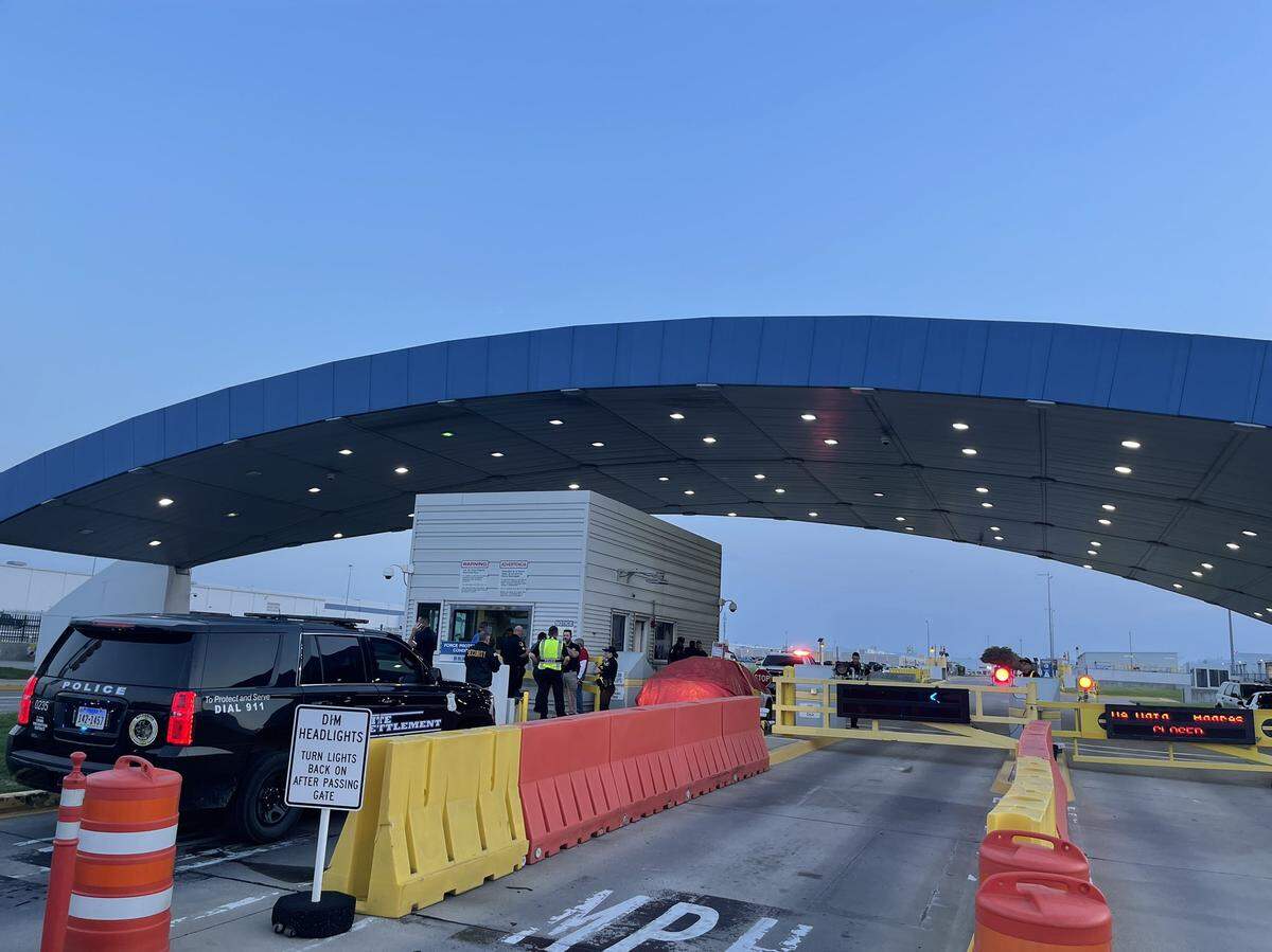 A man died in a self-inflicted shooting at the main entry gate of Lockheed Martin, located in northwest Fort Worth near White Settlement, on Thursday morning.