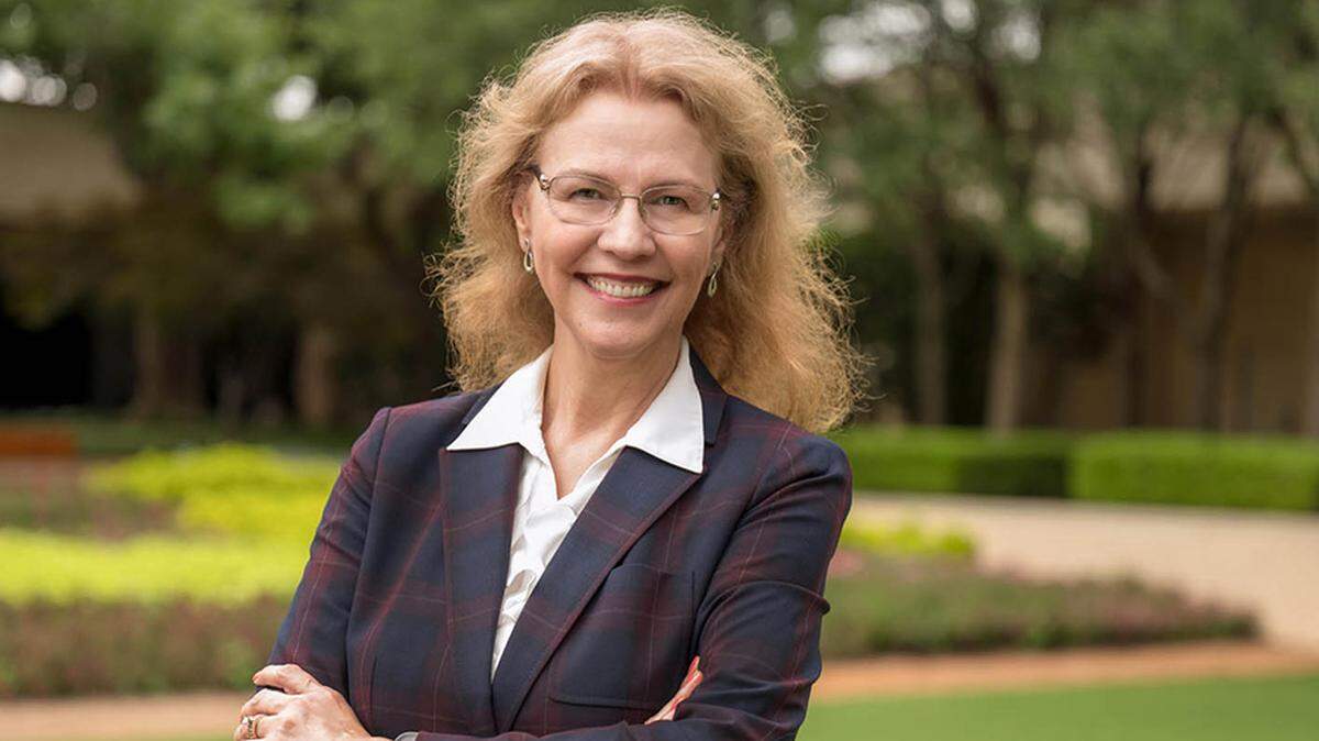 Minerva Cordero, a math professor at UT Arlington, is one of 12 people to be selected for the Presidential Award for Excellence in Science, Mathematics and Engineering Mentoring.