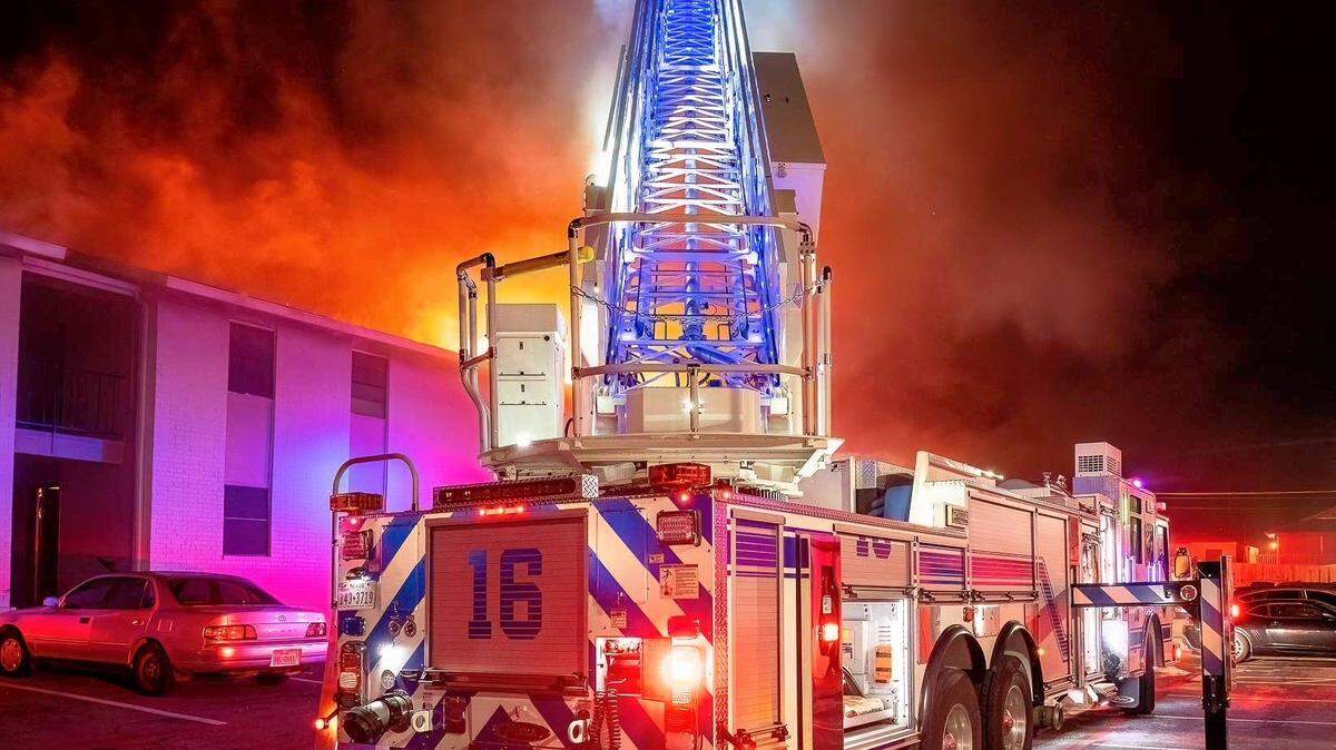 Residents were injured while jumping out of windows to escape a fire Saturday in their Fort Worth apartment building, which affected 24 units and displaced more than 25 people, according to the fire department.