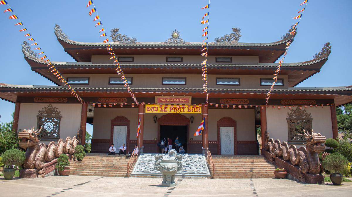 A 14-acre, $100 million expansion of the Huong Dao Temple near Stop Six began construction during a ceremony on Sunday.