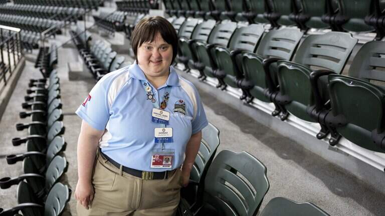 Meet Texas Rangers usher known as the ‘Dancing Queen’