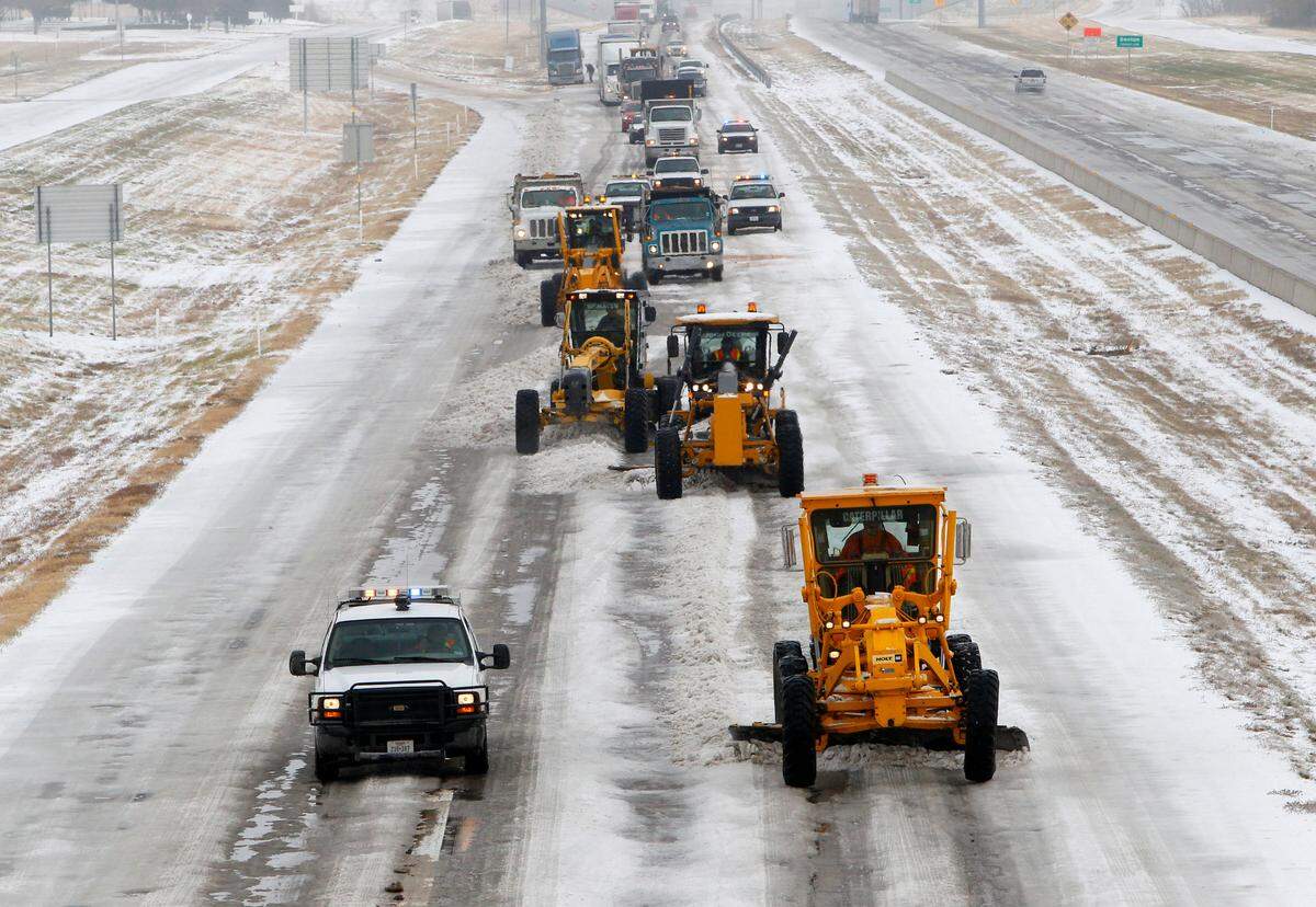 A TXDOT crew works to clear ice from the southbound lane of I-35W Sunday, December 8, 2013. (Star-Telegram/ Richard W. Rodriguez)