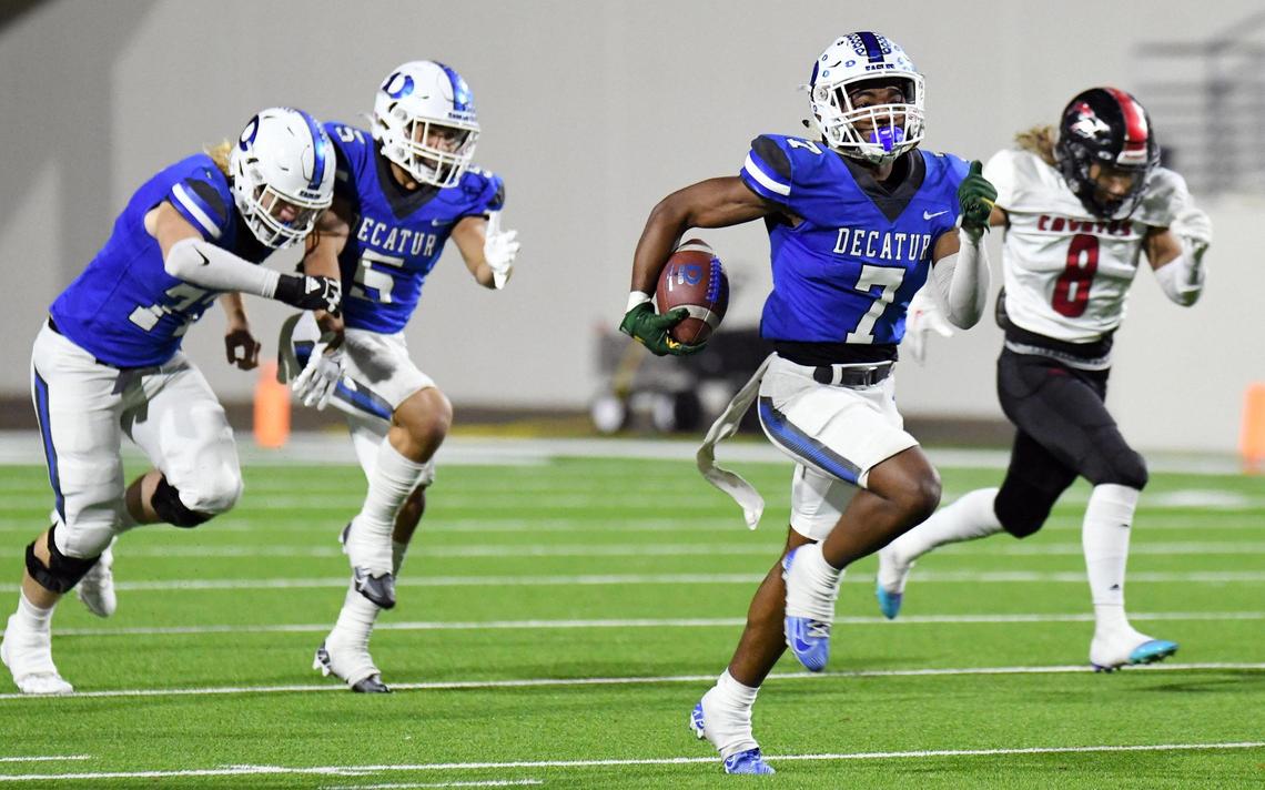 Decatur’s Nate Palmer, center, breaks into the open field for 83 yards and a touchdown to take a 28-21 lead over Wichita Falls in the third quarter of Friday’s December 2, 2022 4A Division 1 state quarterfinal football game at the Collins Athletic Complex in Denton, Texas. Decatur went on to win 35-21. 