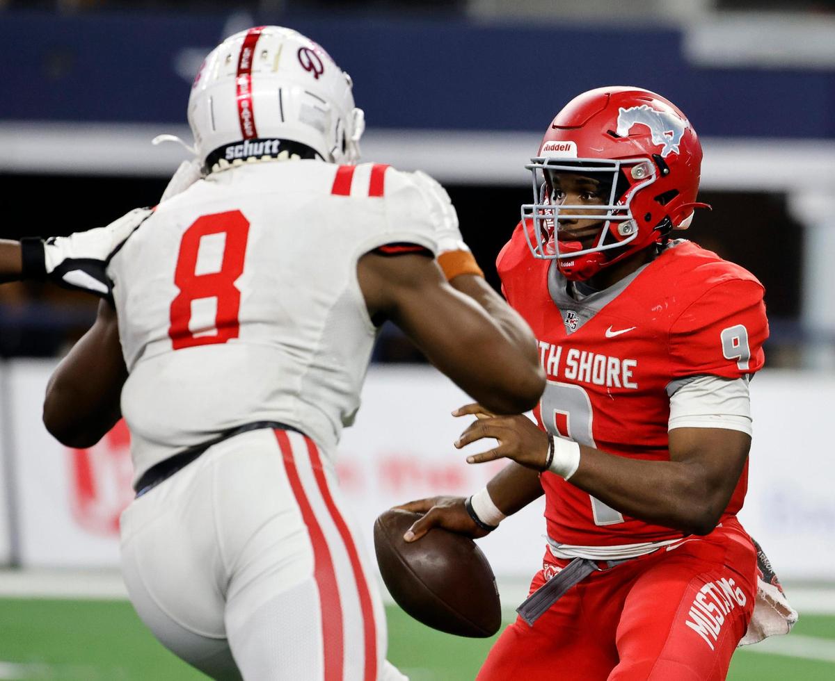 North Shore quarterback Kaleb Bailey attempts to avoid Duncanville defensive end Colin Simmons (8) during the second half of the UIL Conference 6A Division 1 state championship football game at AT&T Stadium in Arlington, Texas, Saturday, Dec. 16, 2023.