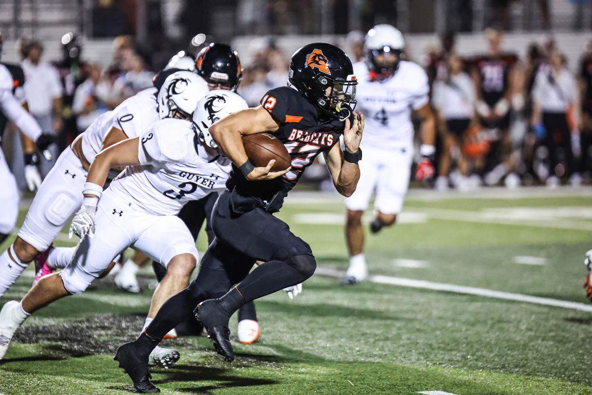 Aledo quarterback Lincoln Tubbs gets a long run against Denton Guyer in the Friday, Sept. 29, game at Tim Buchanan Stadium in Aledo, Texas, on Friday, Aug. 29, 2025.