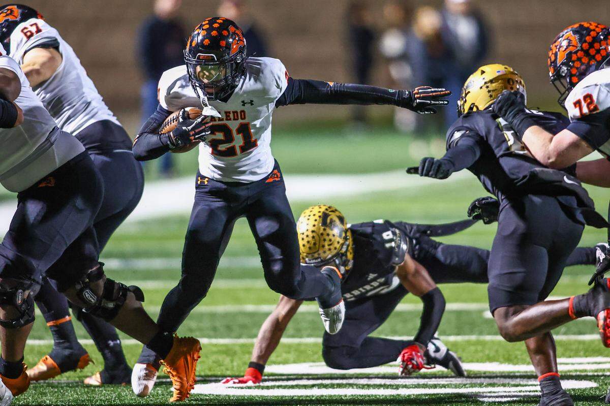 Aledo running back Kaden Winkfield runs the ball in the Friday, Nov. 22 playoff game at Newsom Stadium in Mansfield. Special to the Star-Telegram / Tom Marvin